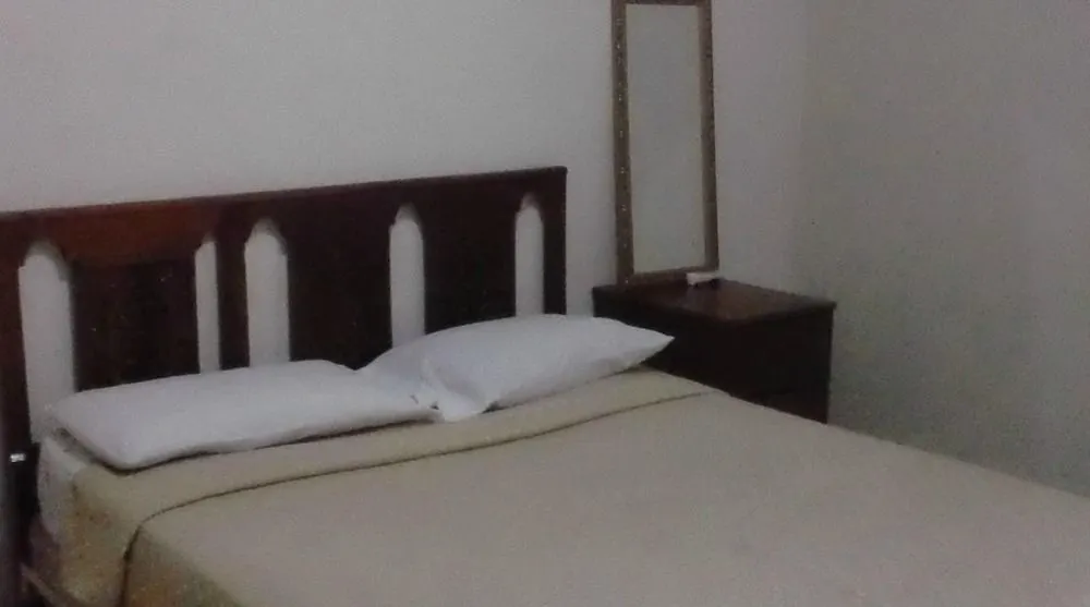 Tropical Bed & Breakfast Pétionville فندق